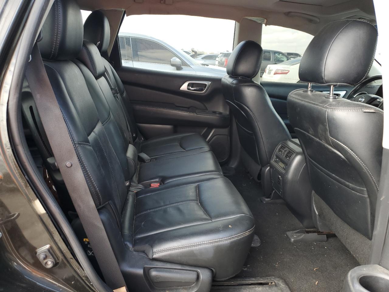 2015 Nissan Pathfinder - Image 11