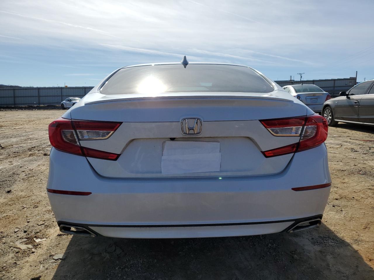 1HGCV2E33JA001332 HONDA ACCORD 2018