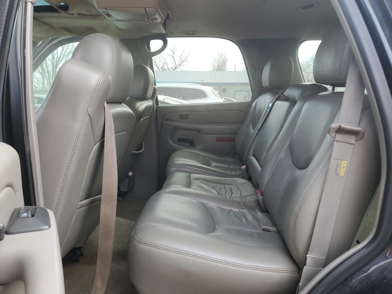 2005 Chevrolet Tahoe - Image 12