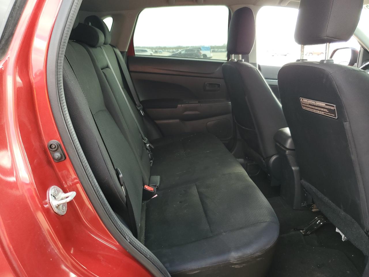 2015 Mitsubishi Outlander - Image 11