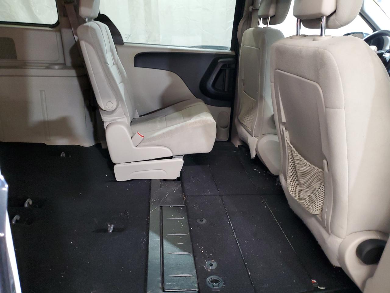 2013 Dodge Caravan - Image 11