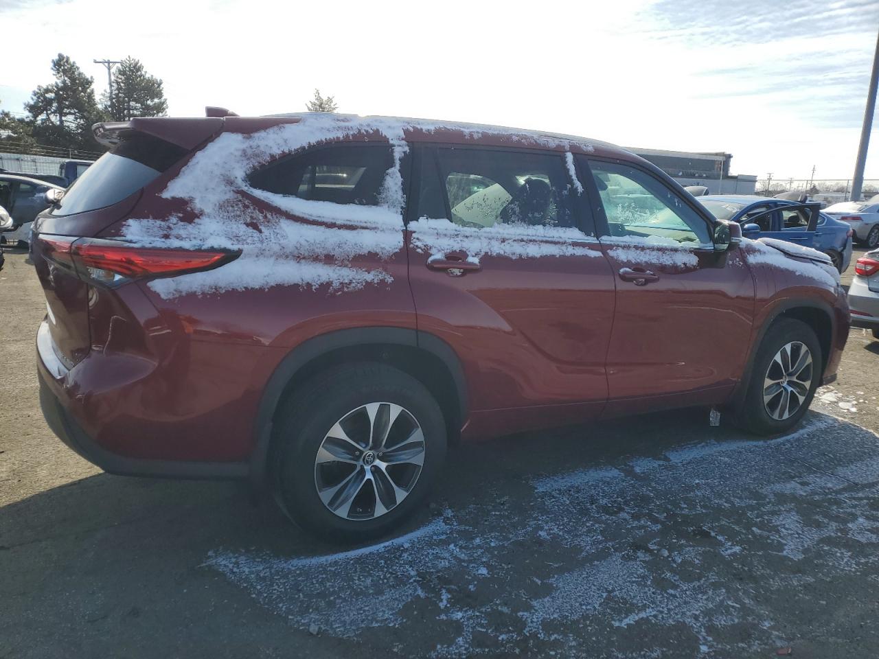 5TDGZRBH9NS573513 TOYOTA HIGHLANDER 2022