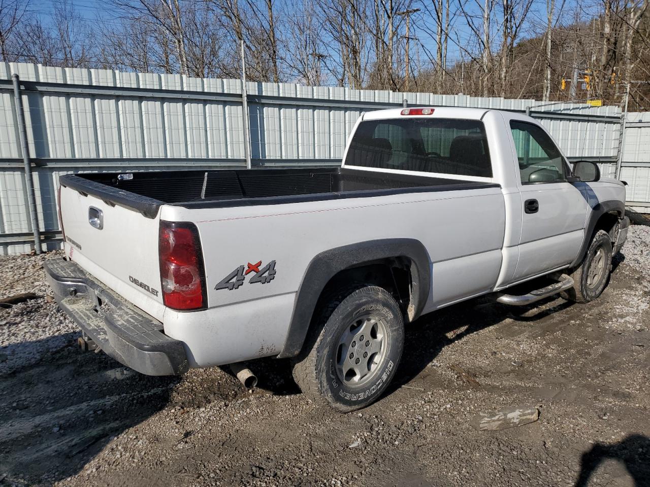 2004 Chevrolet Silverado - Image 3