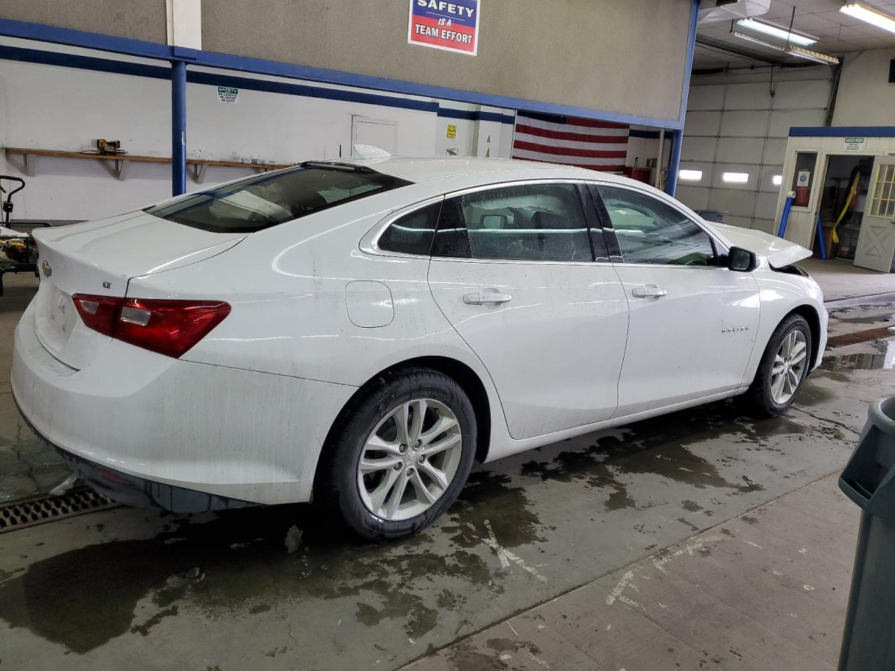 2018 Chevrolet Malibu - Image 3
