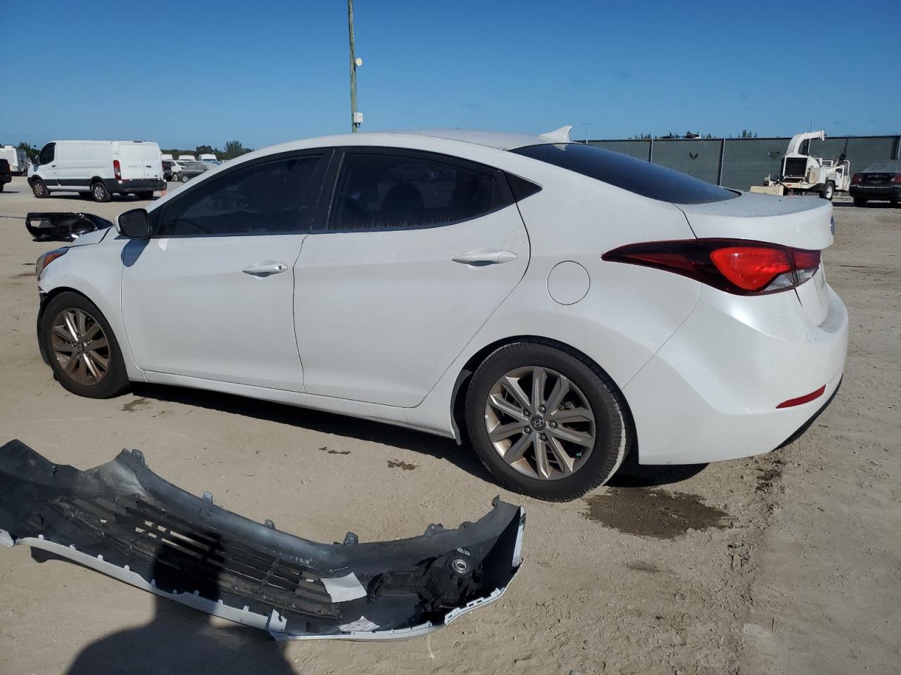 2015 Hyundai Elantra - Image 2
