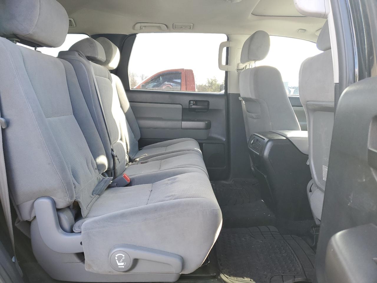 2013 Toyota Sequoia - Image 11