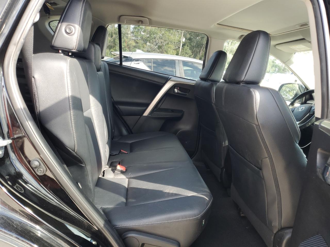2015 Toyota RAV 4 - Image 10