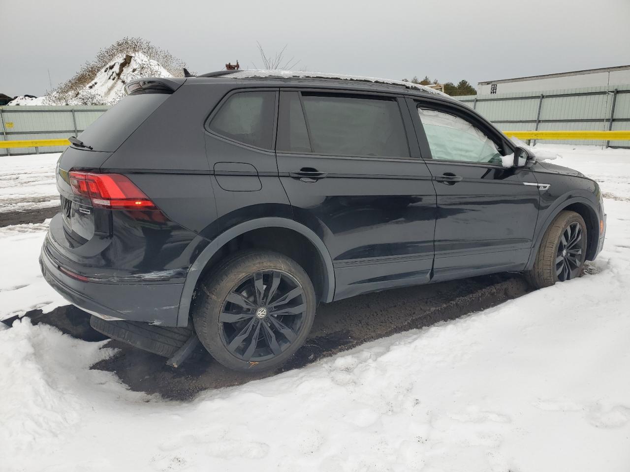 2021 Volkswagen Tiguan - Image 3
