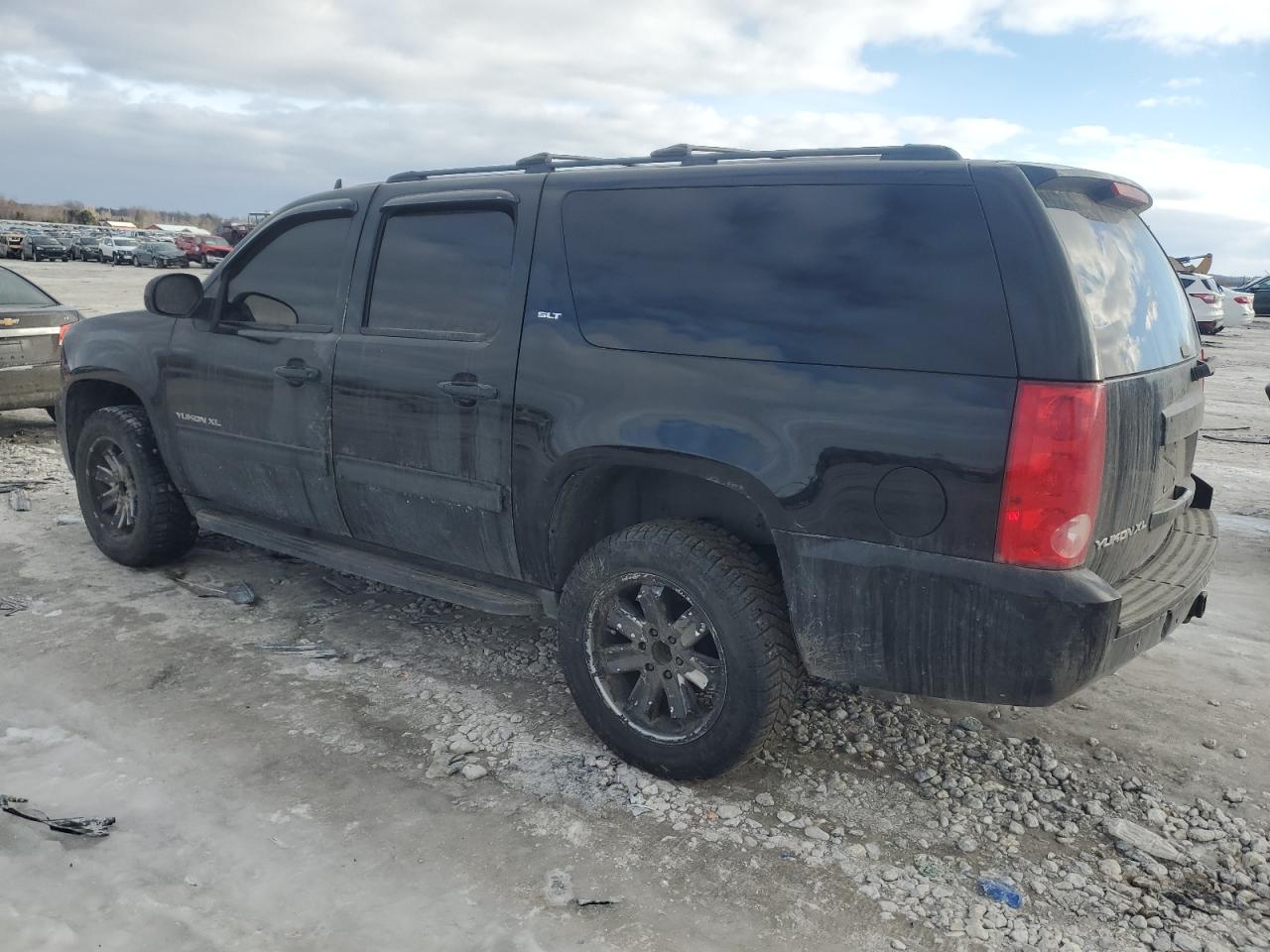 2014 GMC Yukon - Image 2