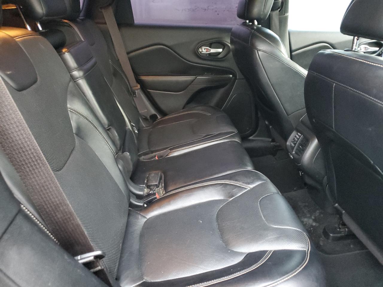 2014 Jeep Grand Cherokee - Image 11