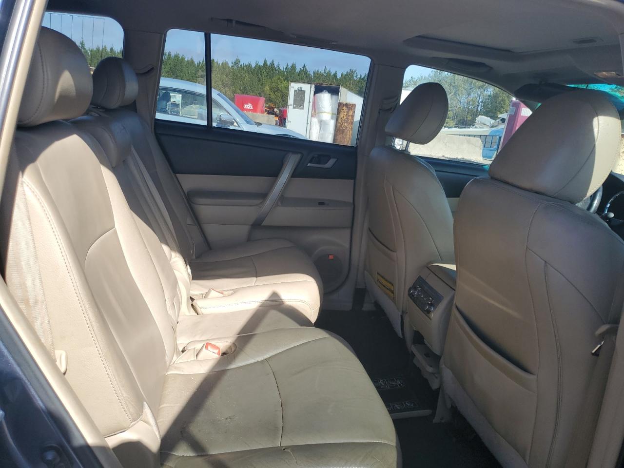 2012 Toyota Highlander - Image 10