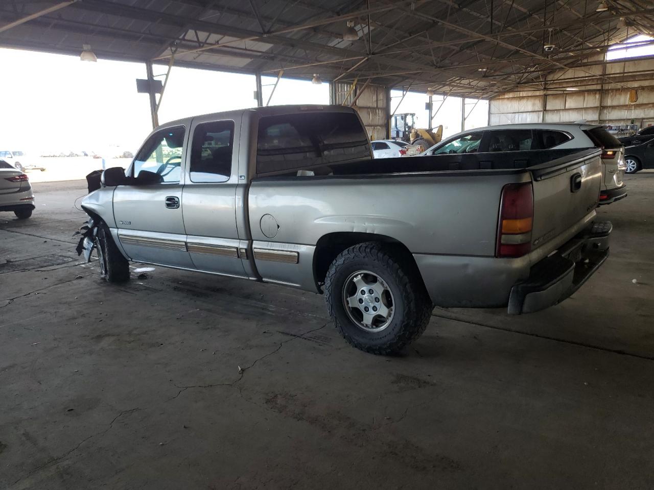 2001 Chevrolet Silverado - Image 2