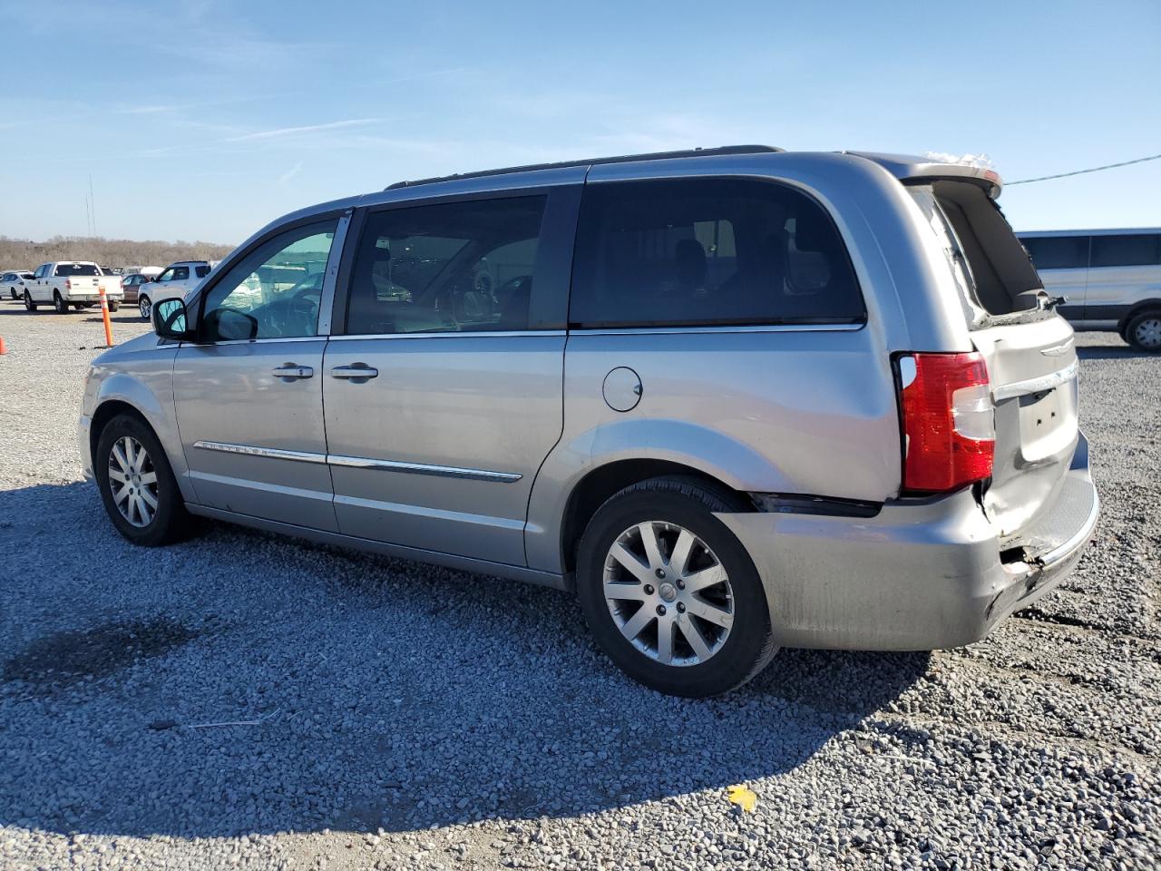 2016 Chrysler Town & Country - Image 2