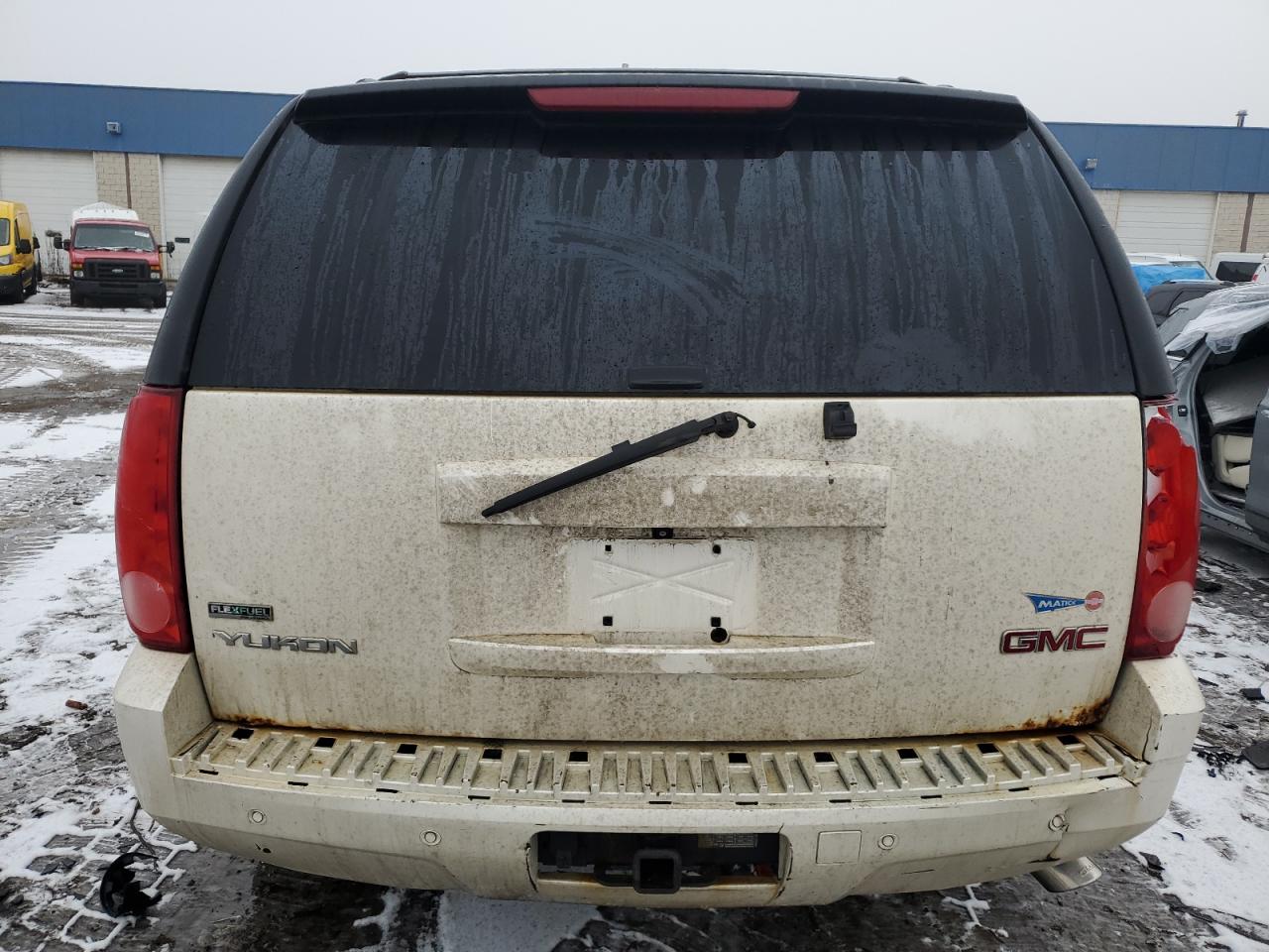 2010 GMC Yukon - Image 6