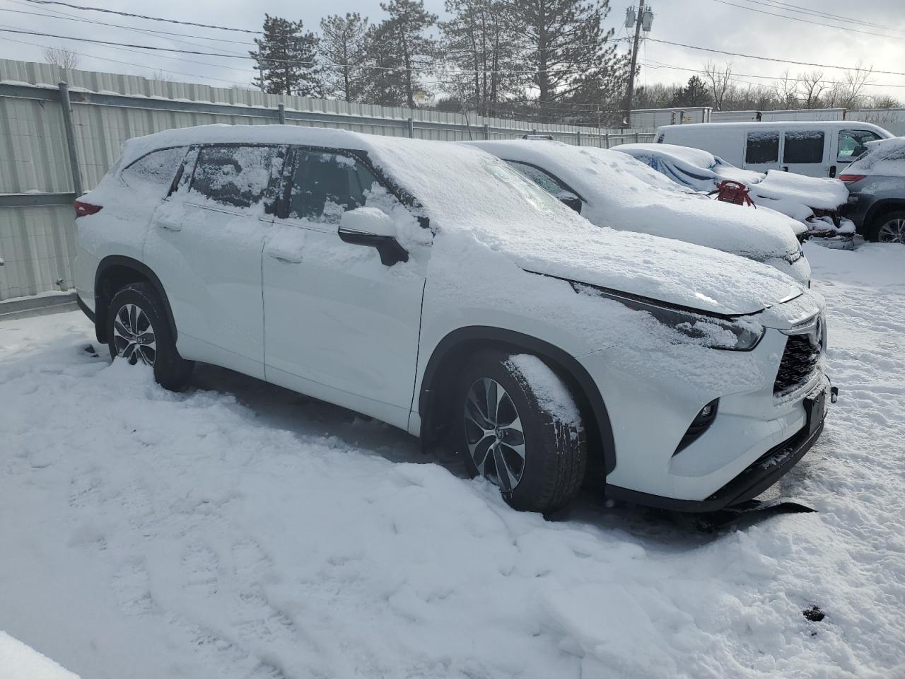 2022 Toyota Highlander - Image 4