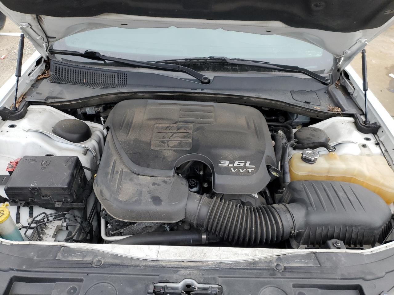 2018 Chrysler 300 - Image 11