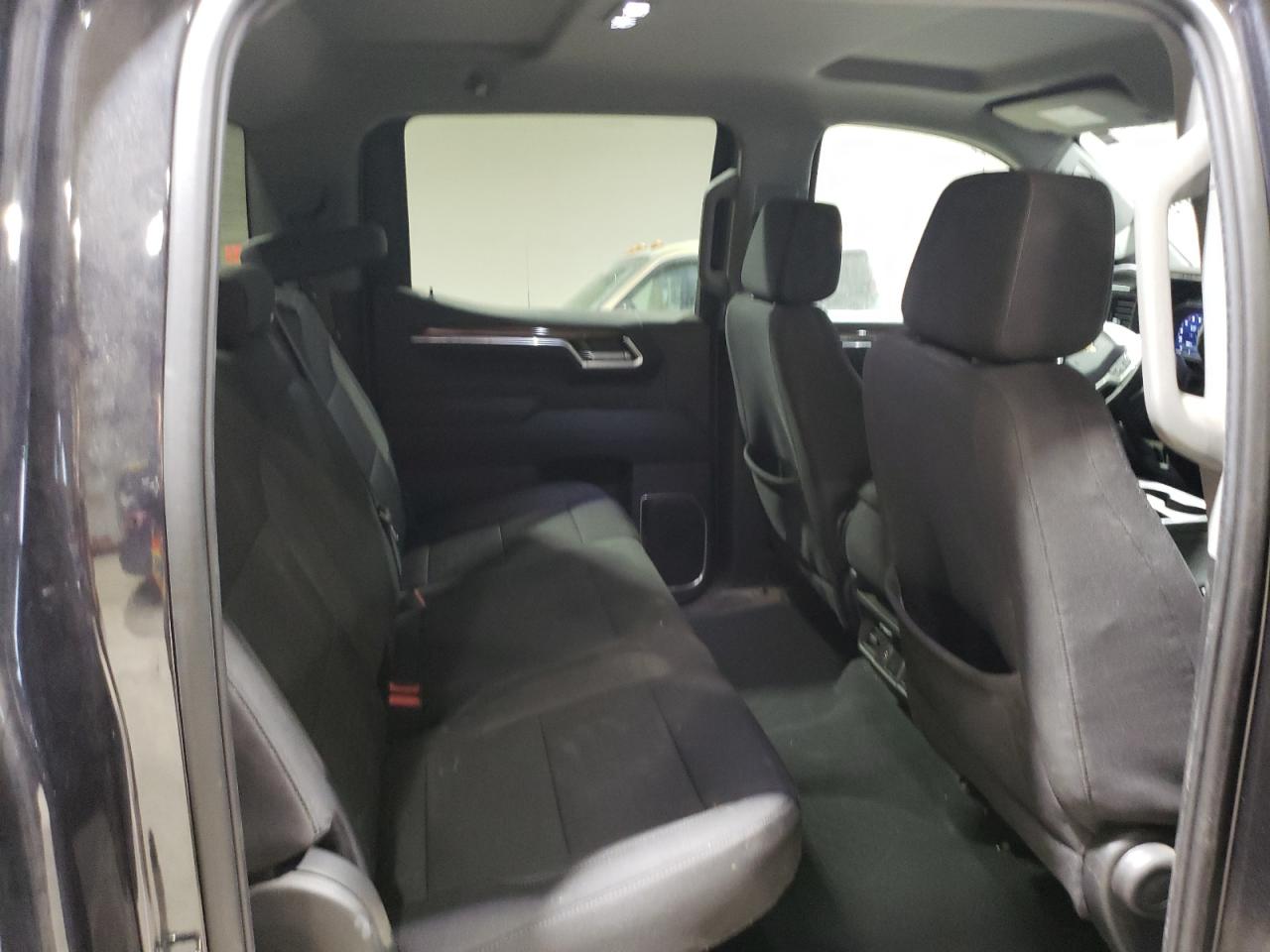 2022 Chevrolet Silverado - Image 10