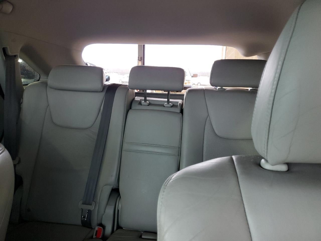 2010 Lexus RX - Image 10