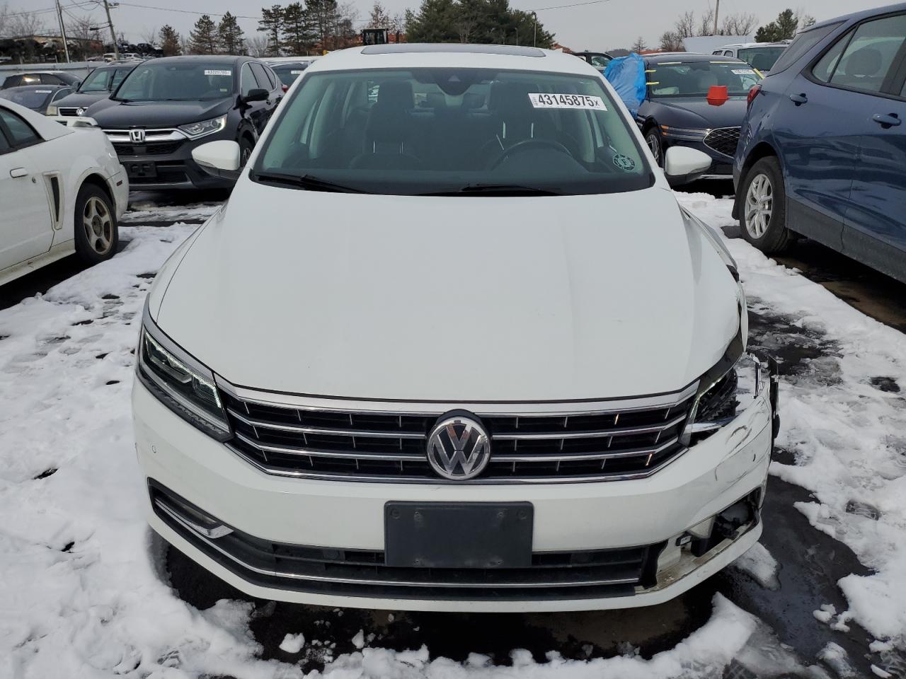 2018 Volkswagen Passat - Image 5