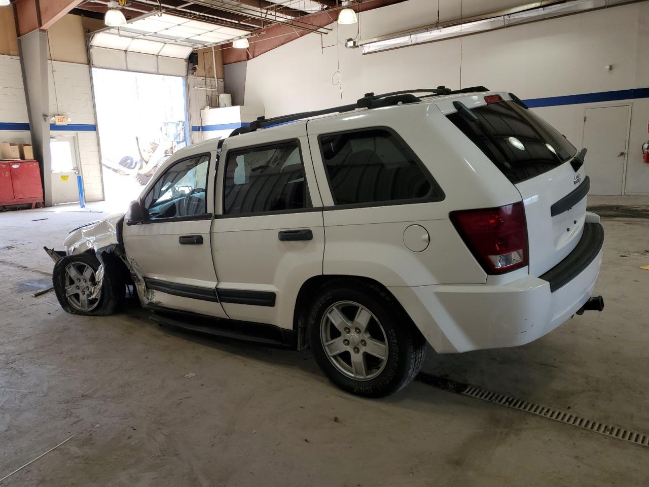 2005 Jeep Grand Cherokee - Image 2