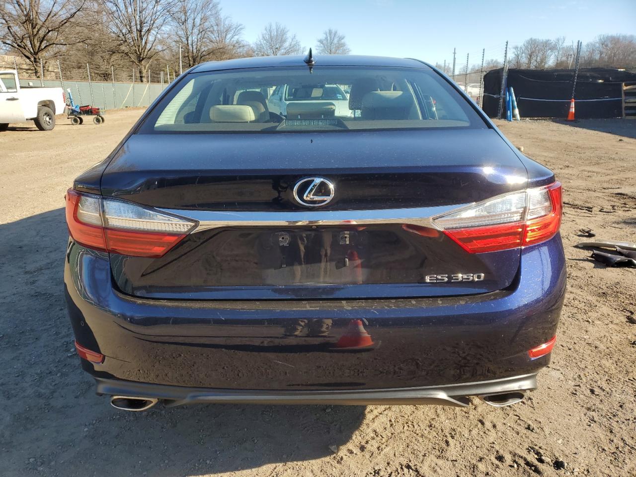 2017 Lexus ES - Image 6