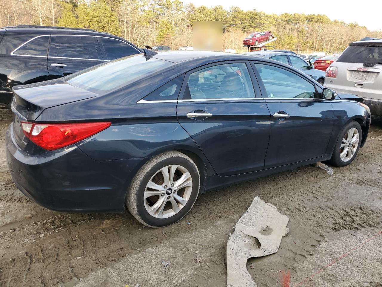 2011 Hyundai Sonata - Image 3