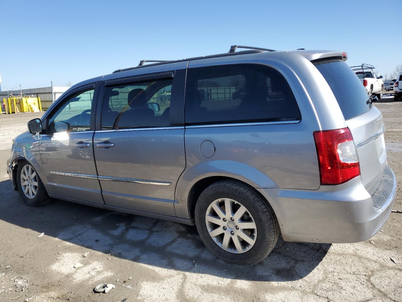 2014 Chrysler Town & Country - Image 2