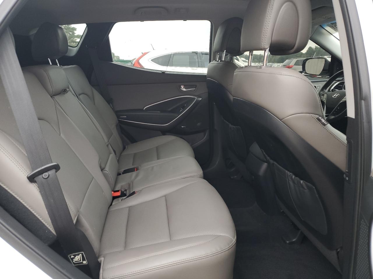 2017 Hyundai Santa Fe - Image 11