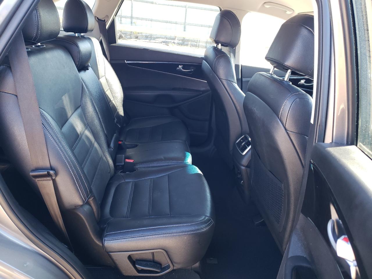 2018 Kia Sorento - Image 11