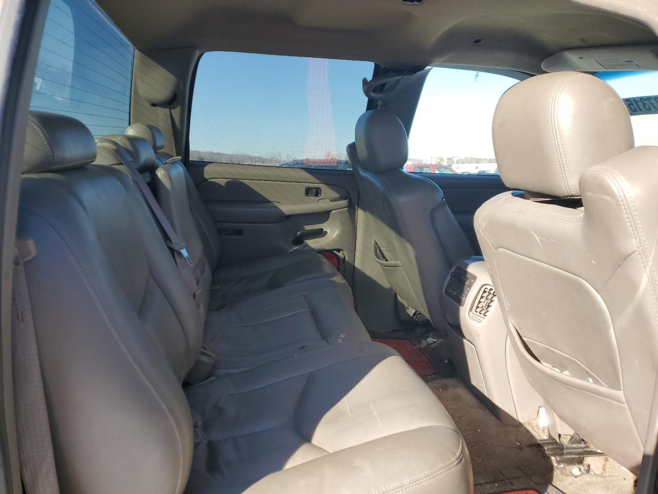 2005 Chevrolet Silverado - Image 10