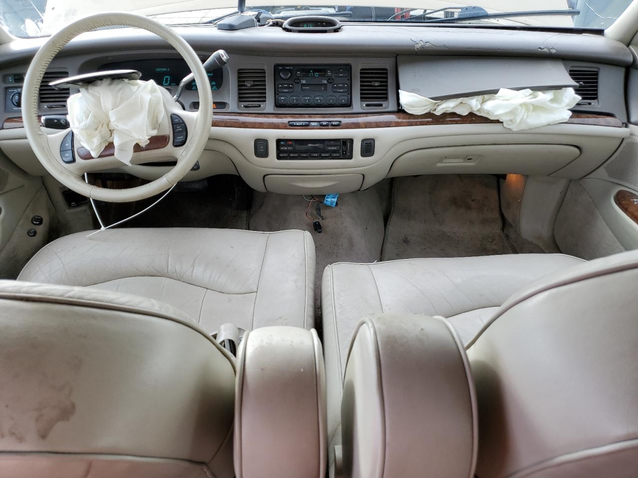 1996 Lincoln Town Car - Image 8