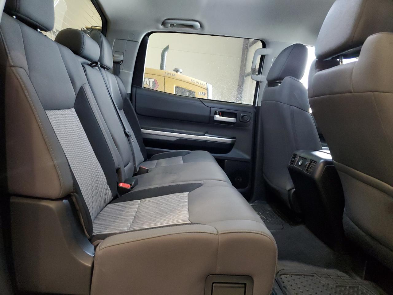 2016 Toyota Tundra - Image 10