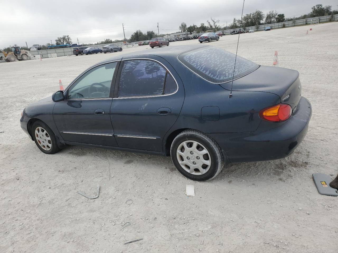 2000 Hyundai Elantra - Image 2