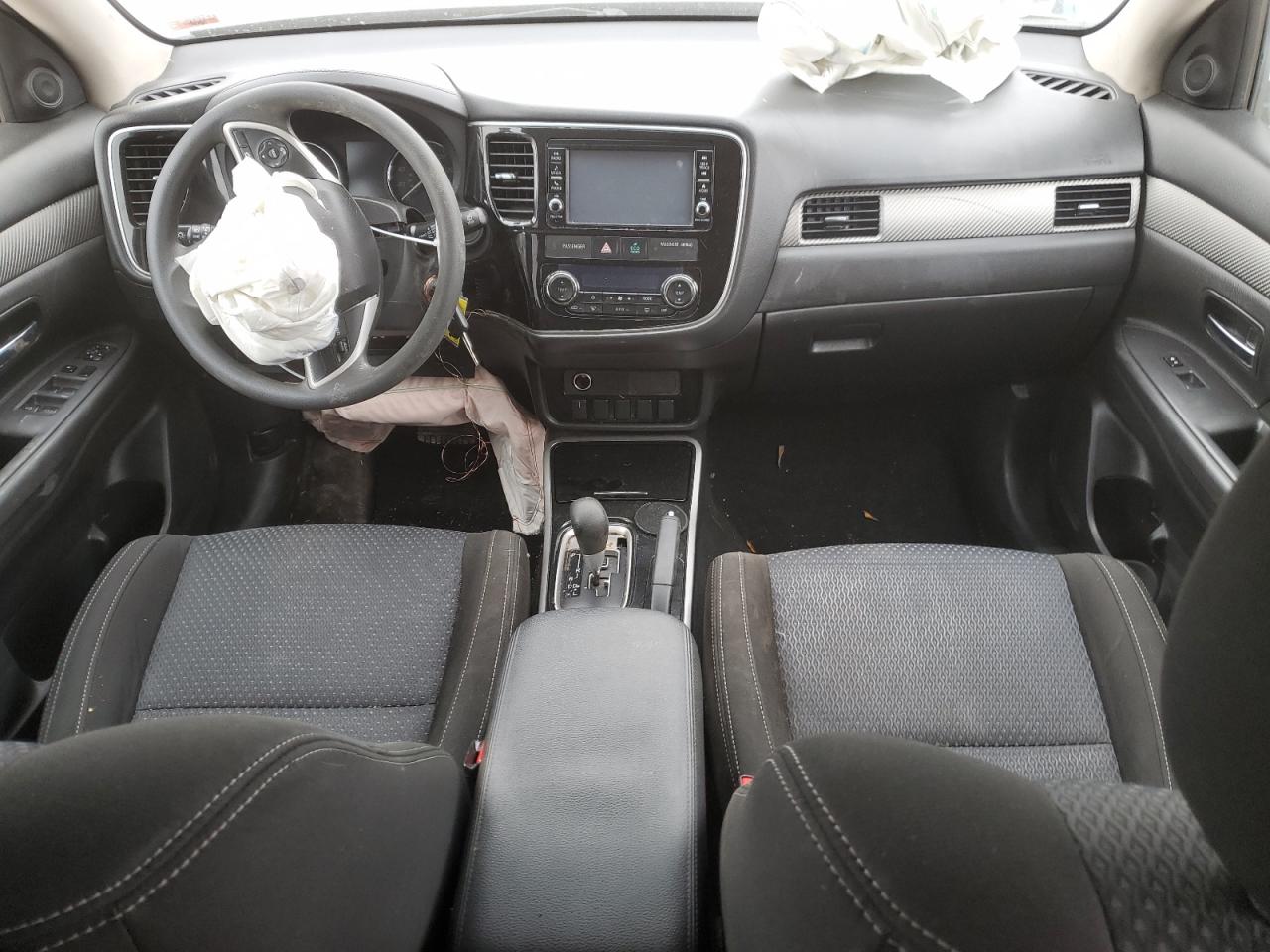 2018 Mitsubishi Outlander - Image 8