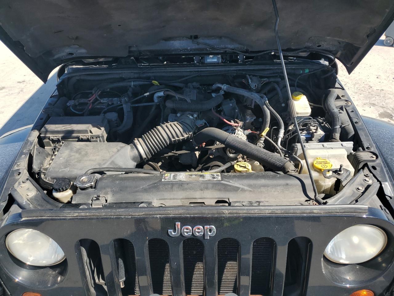 2011 Jeep Wrangler - Image 11
