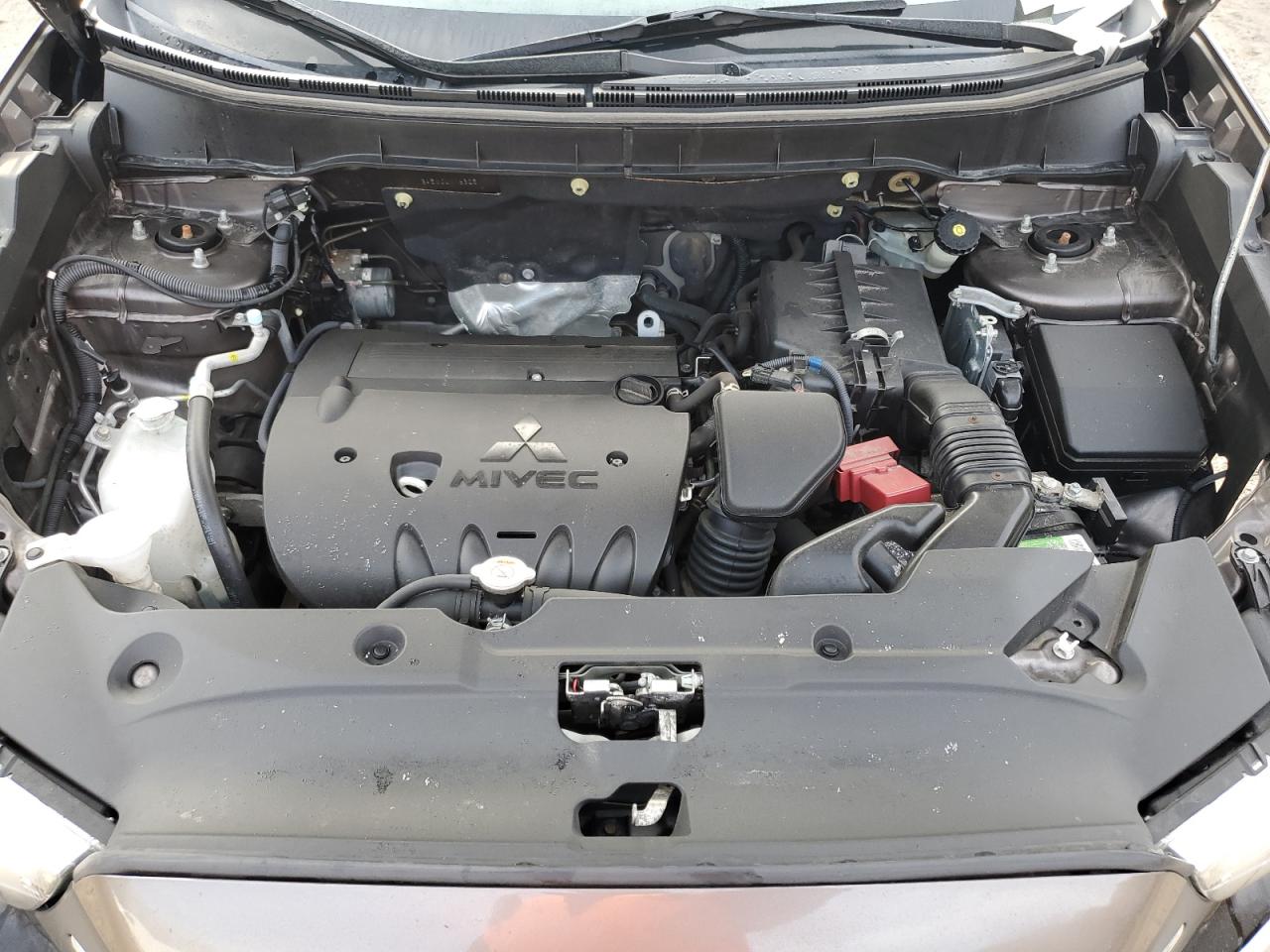 2018 Mitsubishi Outlander - Image 11