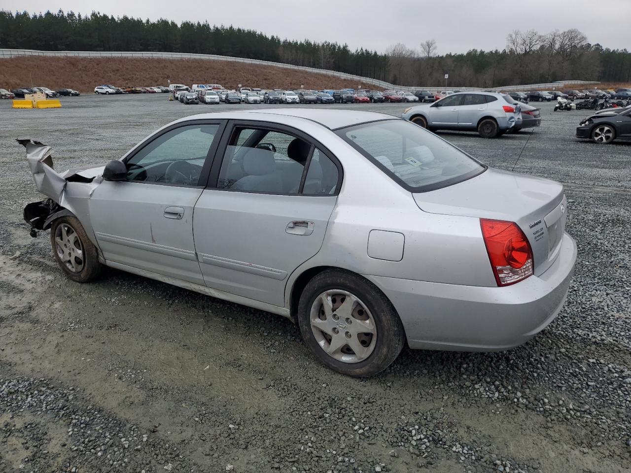 2004 Hyundai Elantra - Image 2