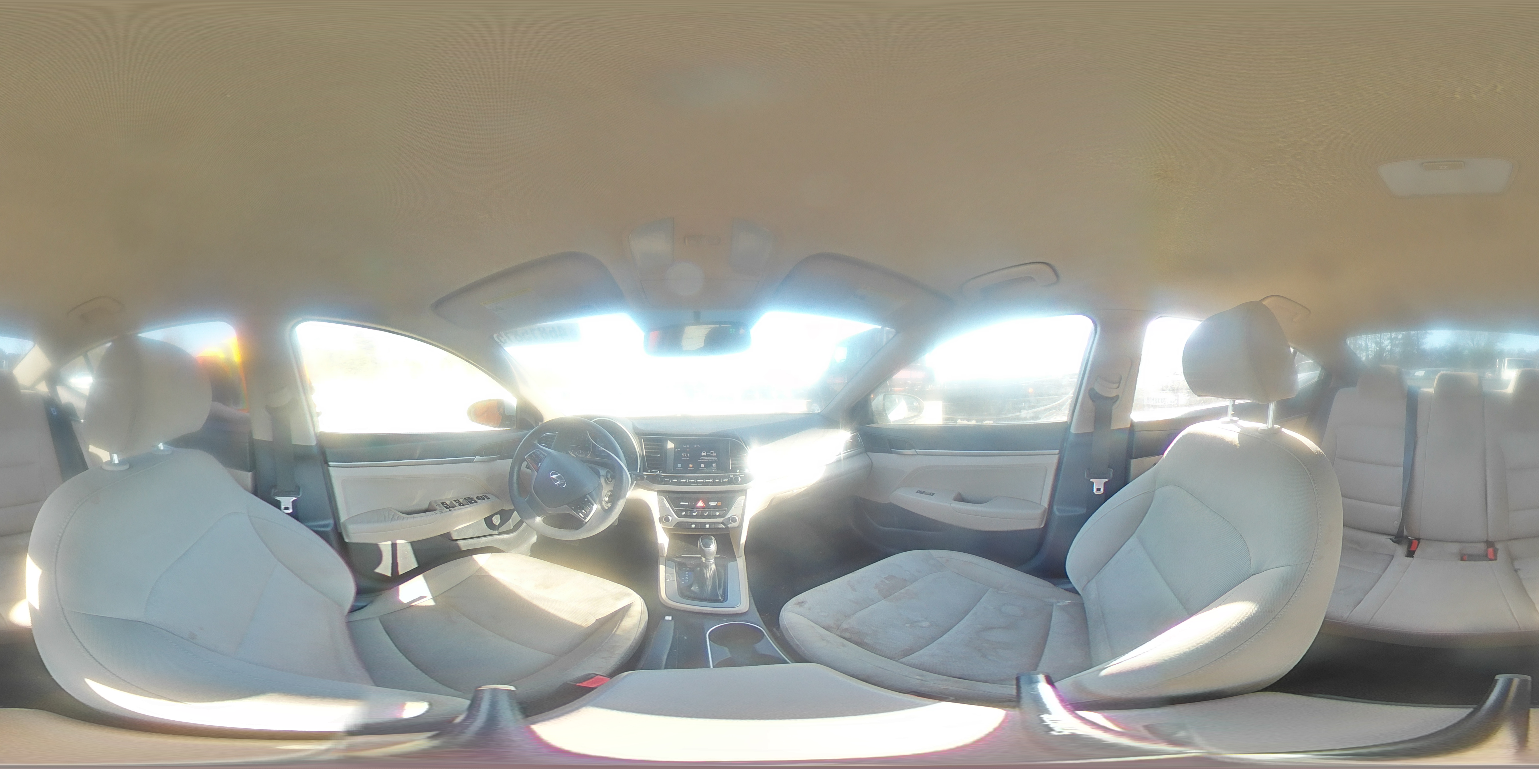 2018 Hyundai Elantra - Image 13