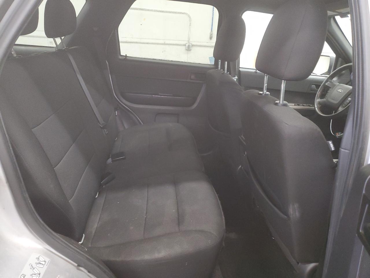 2010 Ford Escape - Image 11