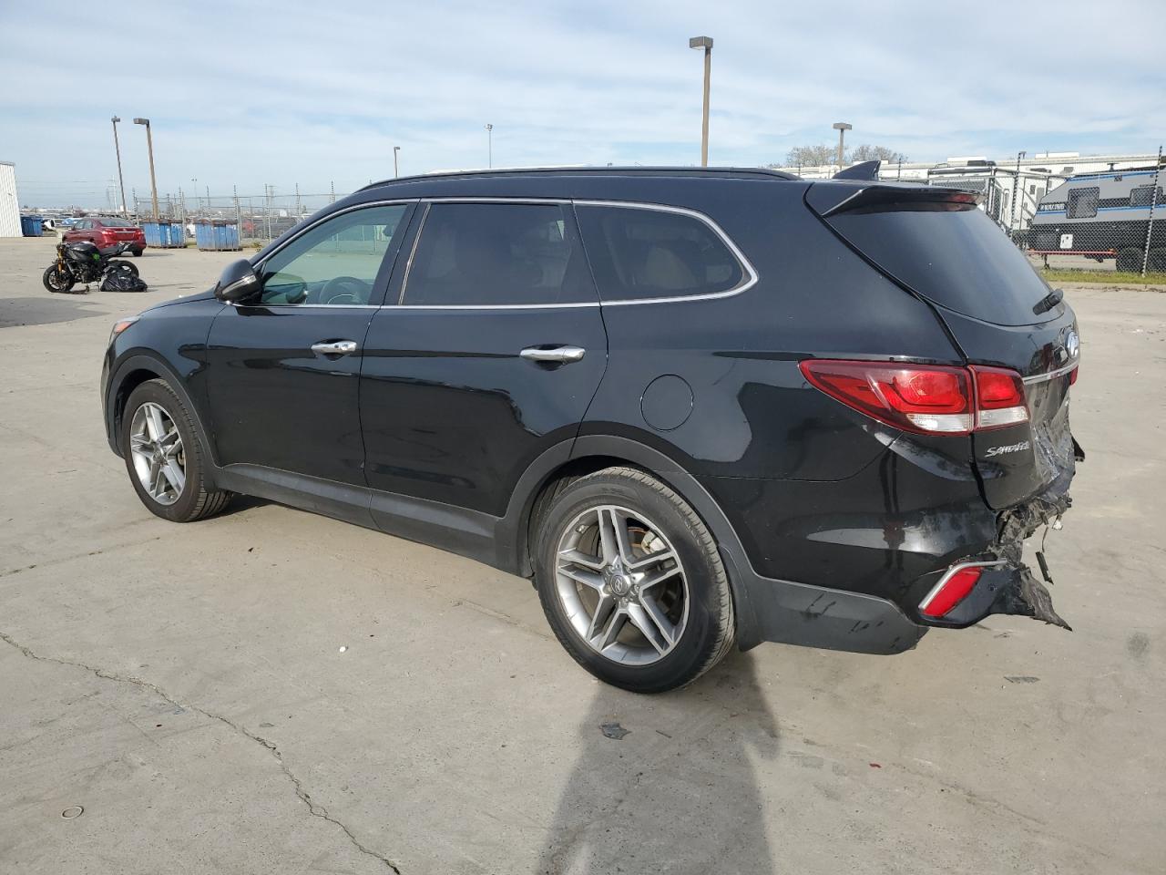 2018 Hyundai Santa Fe - Image 2