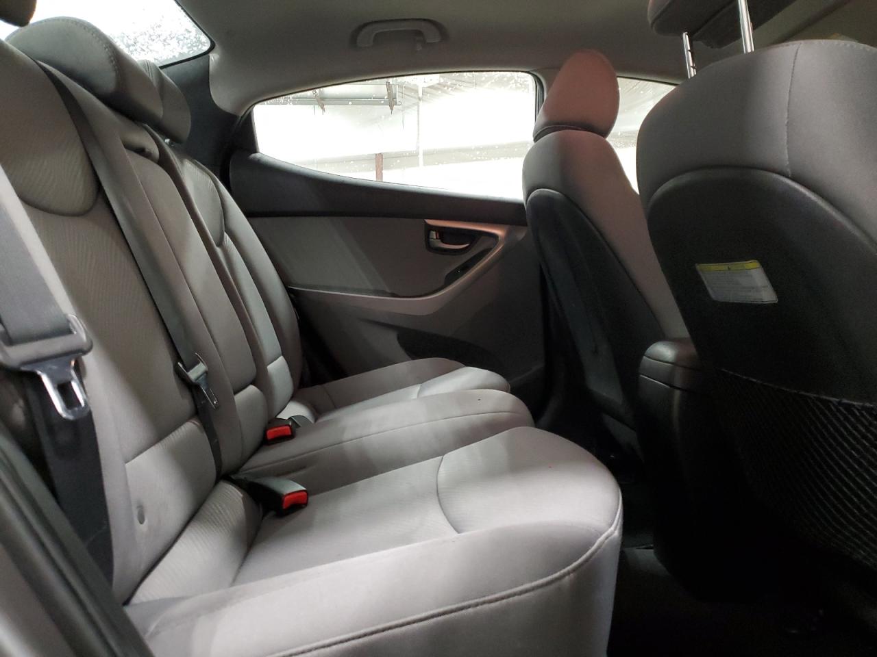 2013 Hyundai Elantra - Image 10