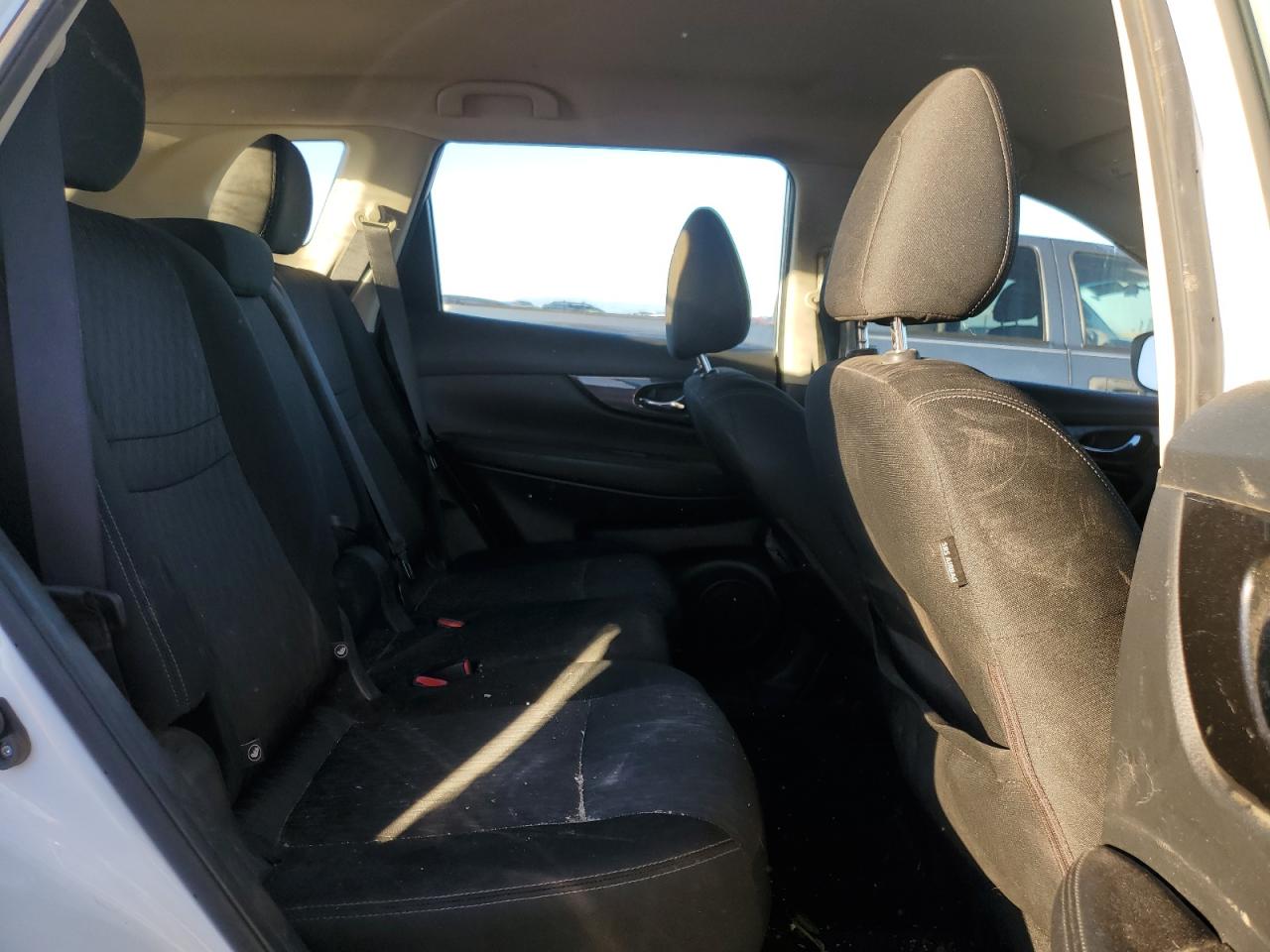 2018 Nissan Rogue - Image 11