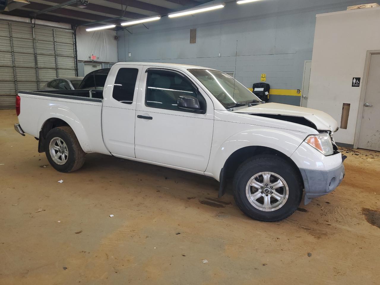 2005 Nissan Navara (Frontier) - Image 4