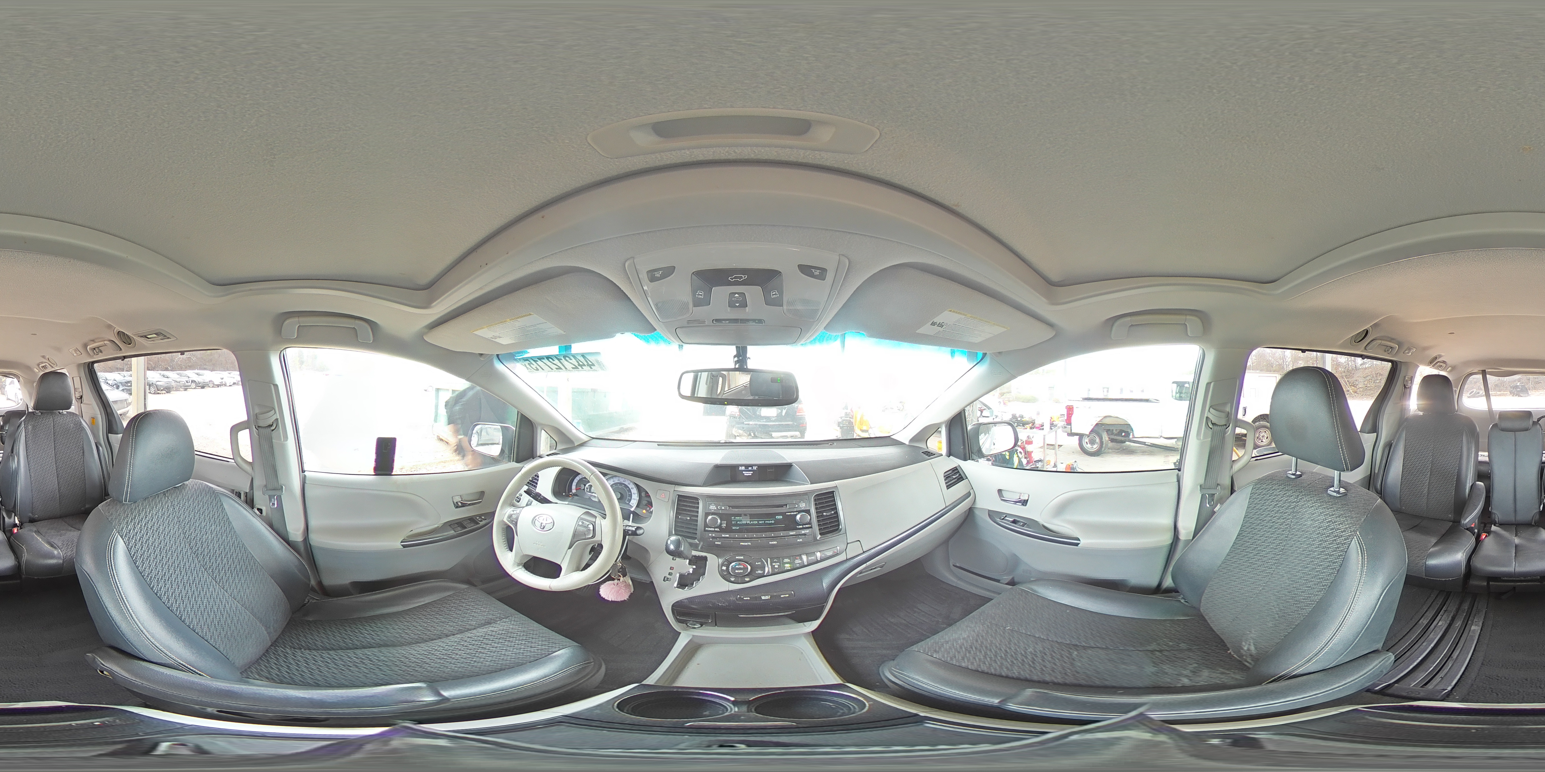 2012 Toyota Sienna - Image 13