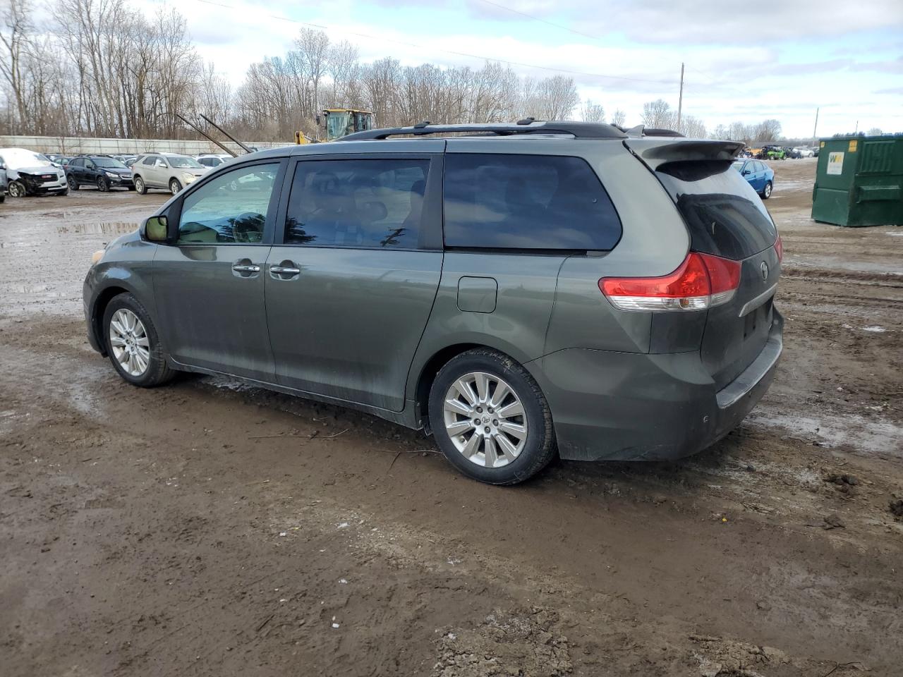 2011 Toyota Sienna - Image 2