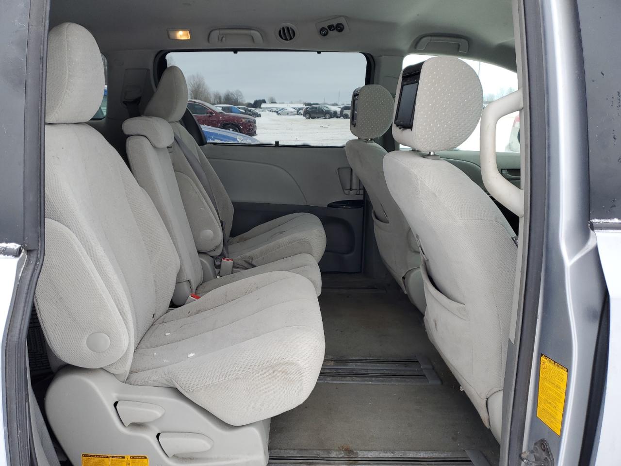 2011 Toyota Sienna - Image 11