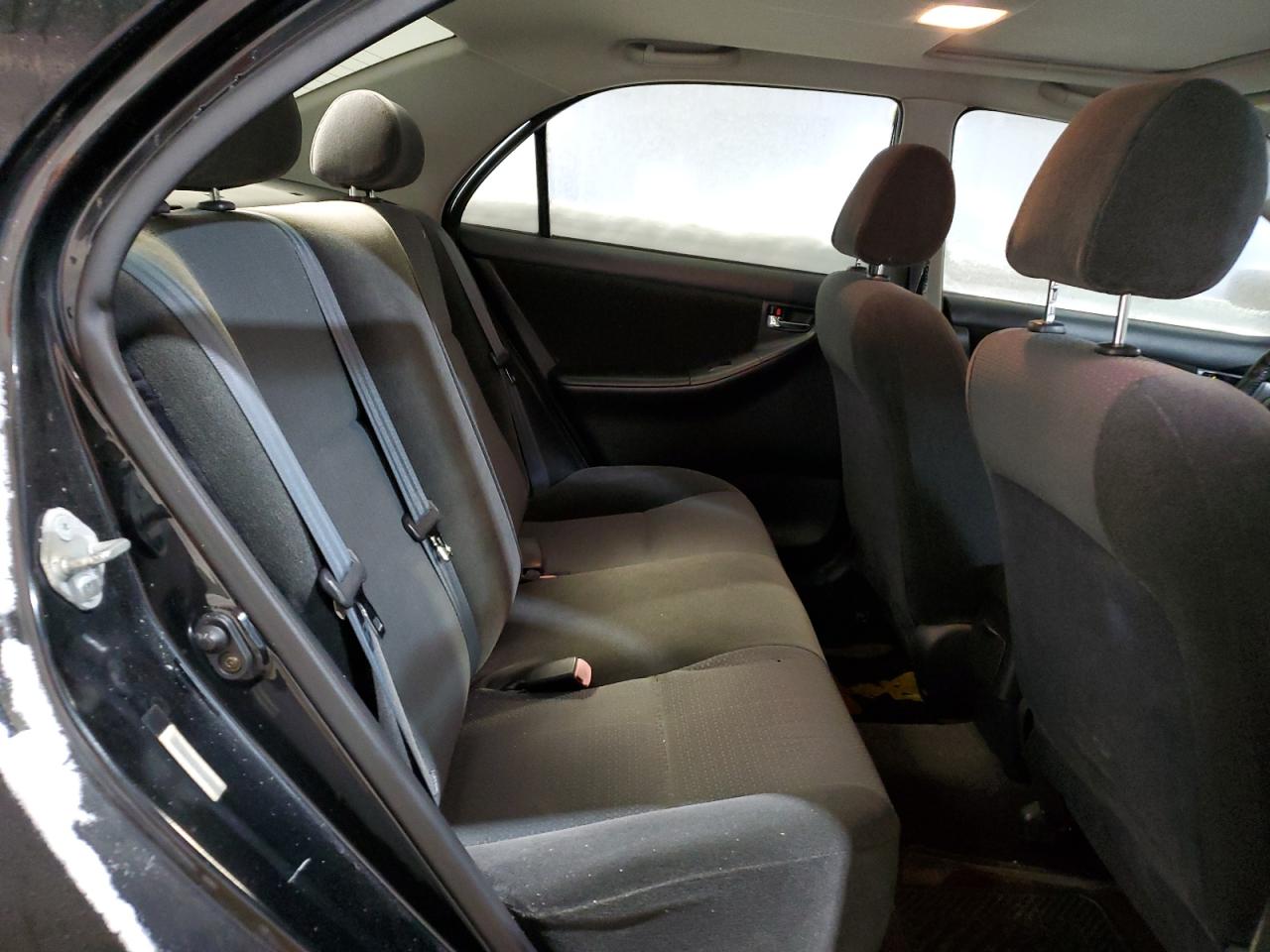 2004 Toyota Corolla - Image 10