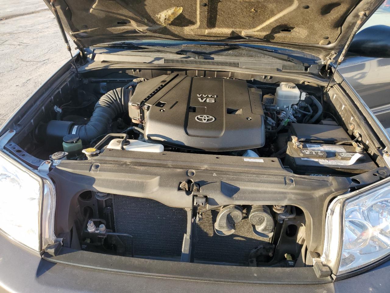 2005 Toyota 4Runner - Image 12