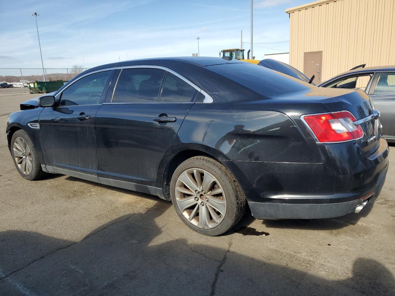 2011 Ford Taurus - Image 2