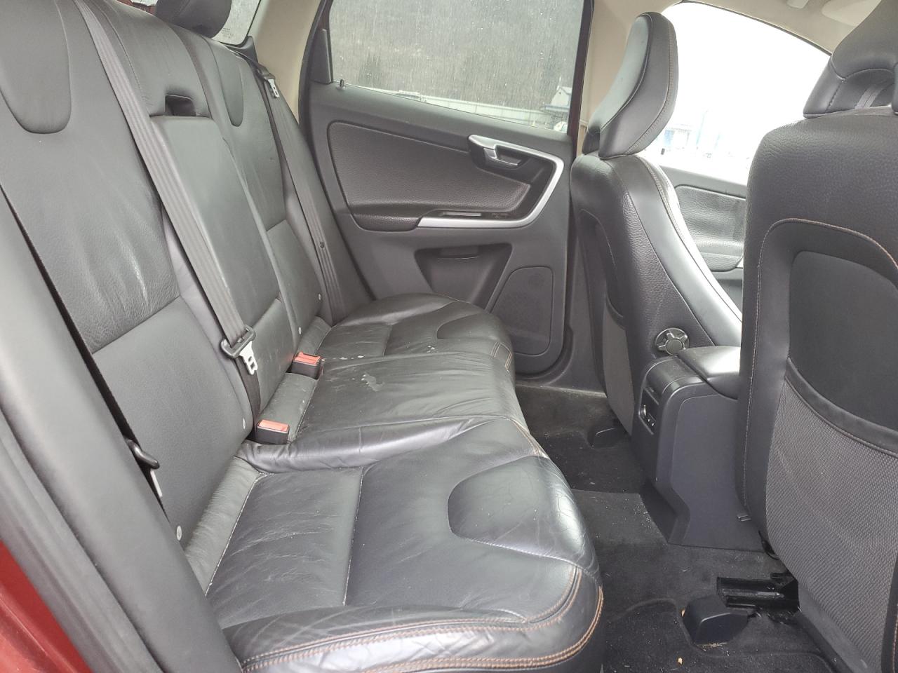 2010 Volvo XC60 - Image 11